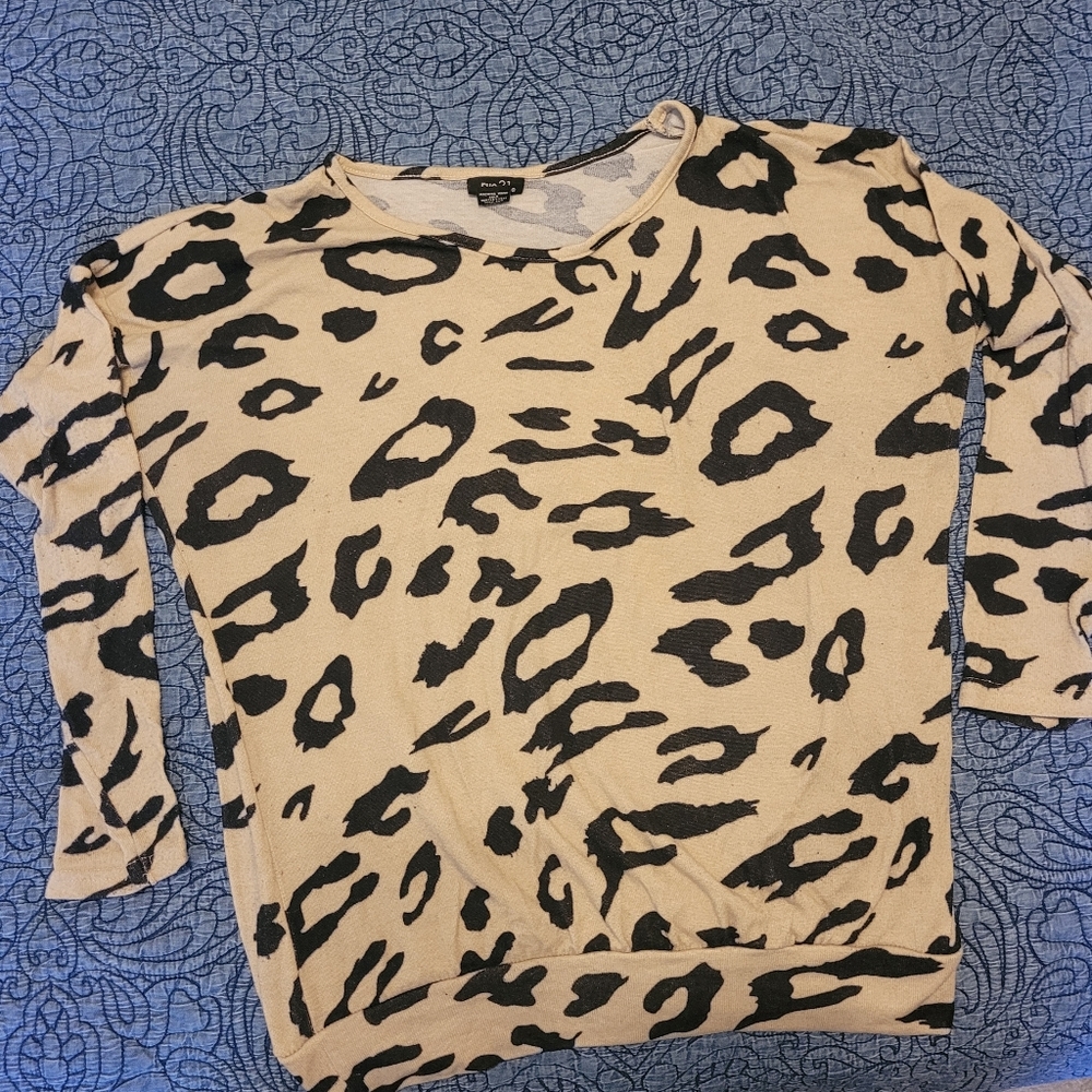 Lepard print, cheetah print sweater size large